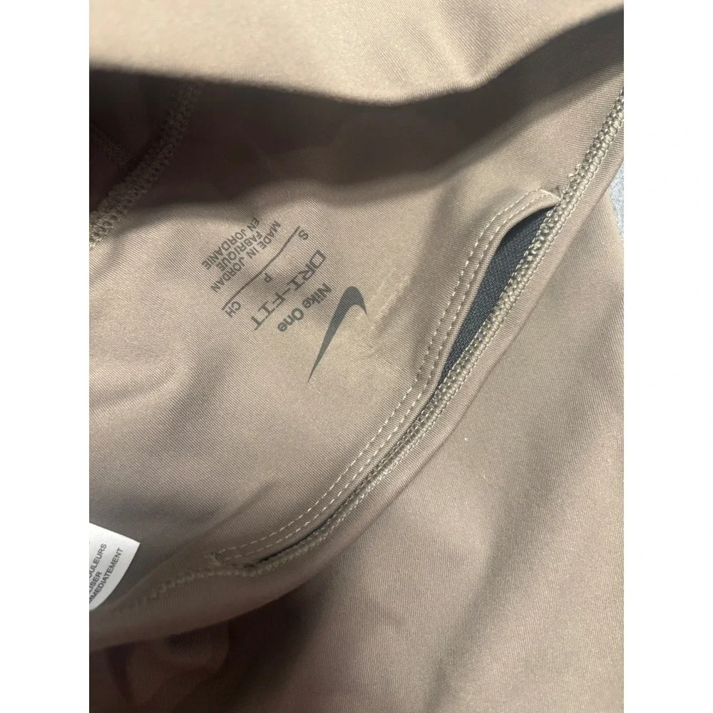 Nike NEW Women's High Waisted Pockets Biker Shorts Green Size Small‎